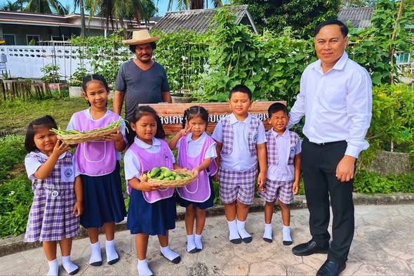 Municipal School 4 Wat Khirimat: Integrating Sufficiency Economy in Education