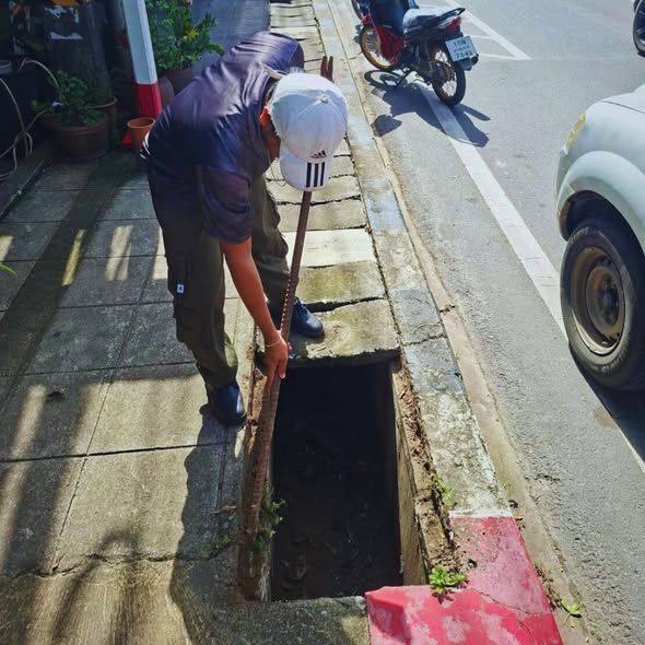 Sanitation Engineering Department's Holiday Mission: Enhancing Drainage Safety on Koh Samui