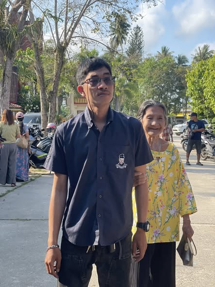 Koh Samui Municipality Election and Referendum Day: A Snapshot of Civic Engagement