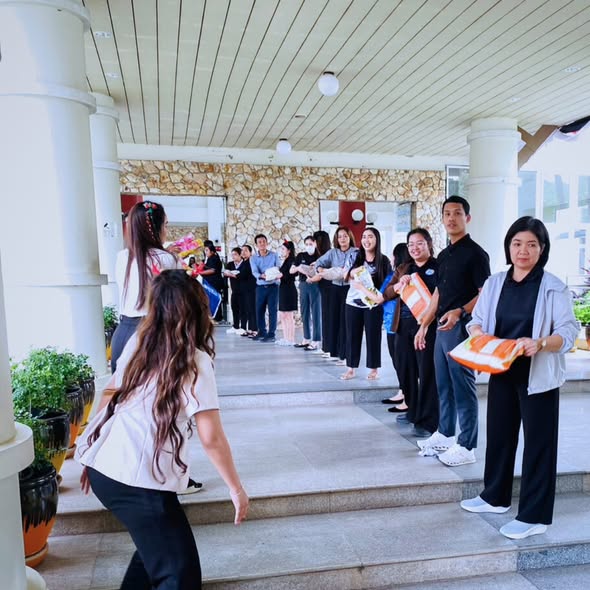 Relief Efforts Following Southern Thailand's Floods: Community Response in Koh Samui